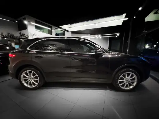 PORSCHE-CAYENNE-2019