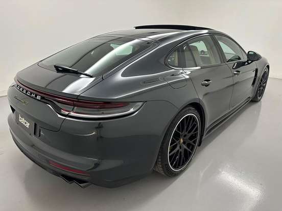 PORSCHE-PANAMERA-2022