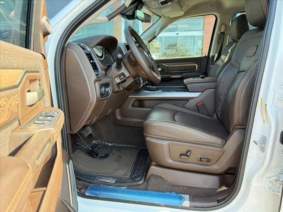 RAM-3500-6.7 I6 TURBO DIESEL LIMITED LONGHORN CD 4X4 AUTOMÁTICO RAM-3500-2025