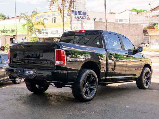 RAM-CLASSIC-5.7 V8 GASOLINA LARAMIE CD 4X4 AUTOMÁTICO RAM-CLASSIC-2022