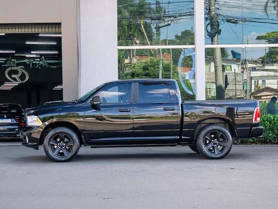 RAM-CLASSIC-5.7 V8 GASOLINA LARAMIE CD 4X4 AUTOMÁTICO RAM-CLASSIC-2022