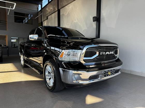 RAM CLASSIC 5.7 V8 GASOLINA LARAMIE NIGHT EDITION CD 4X4 AUTOMÁTICO