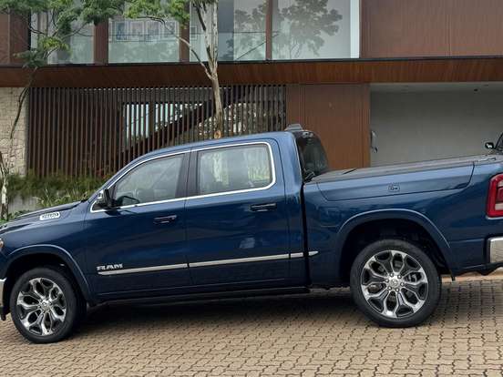 RAM-1500-5.7 V8 GASOLINA LIMITED CD 4X4 AUTOMÁTICO RAM-1500-2023
