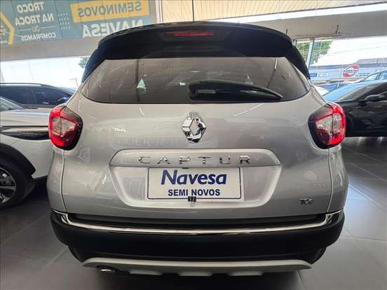 RENAULT-CAPTUR-2021
