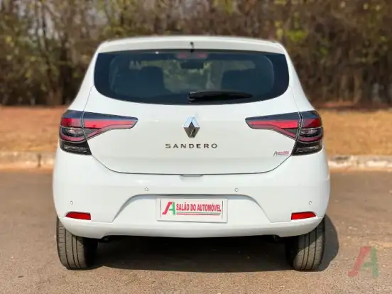 RENAULT-SANDERO-2022