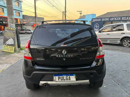 RENAULT-SANDERO-2012