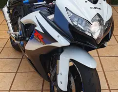 SUZUKI GSX-R750 SUZUKI GSX-R750