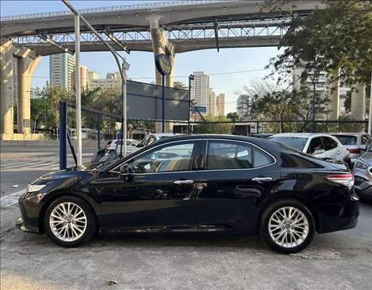 TOYOTA-CAMRY-2018