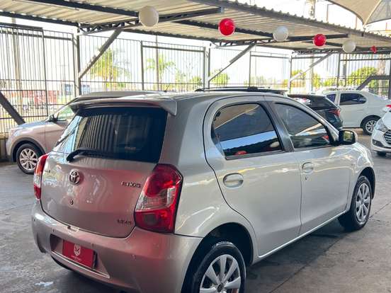 TOYOTA-ETIOS-1.3 XS 16V FLEX 4P MANUAL TOYOTA-ETIOS-2013