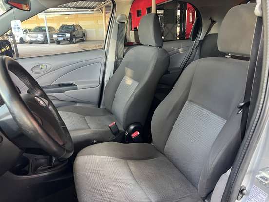 TOYOTA-ETIOS-2013