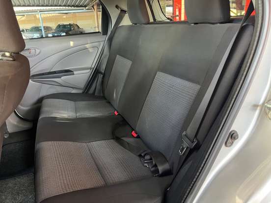 TOYOTA-ETIOS-1.3 XS 16V FLEX 4P MANUAL TOYOTA-ETIOS-2013