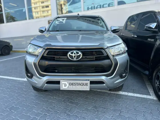 TOYOTA HILUX 2.8 D-4D TURBO DIESEL CD SR 4X4 AUTOMÁTICO