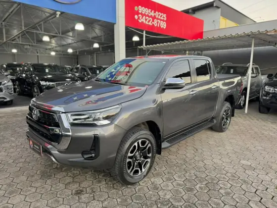 TOYOTA HILUX 2.8 D-4D TURBO DIESEL CD SRV 4X4 AUTOMÁTICO