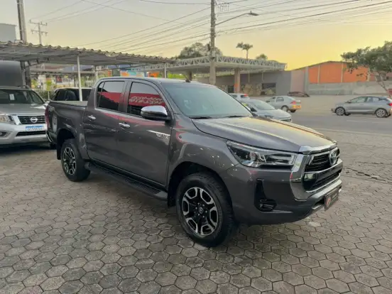TOYOTA-HILUX-2025