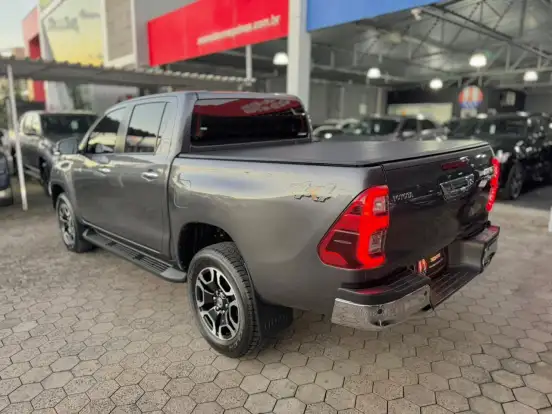 TOYOTA-HILUX-2.8 D-4D TURBO DIESEL CD SRV 4X4 AUTOMÁTICO TOYOTA-HILUX-2025