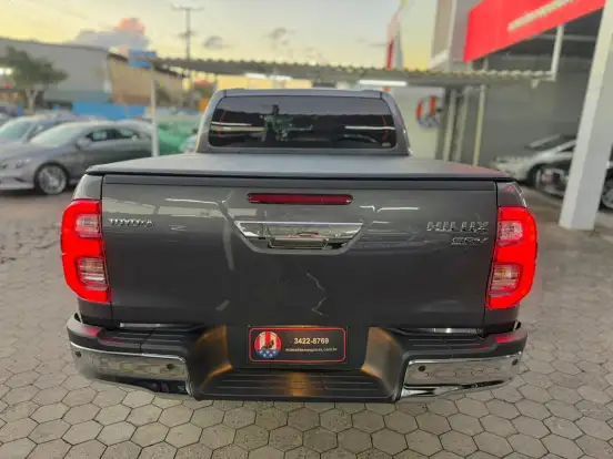 TOYOTA-HILUX-2025