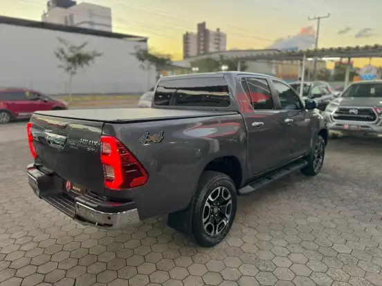 TOYOTA-HILUX-2025