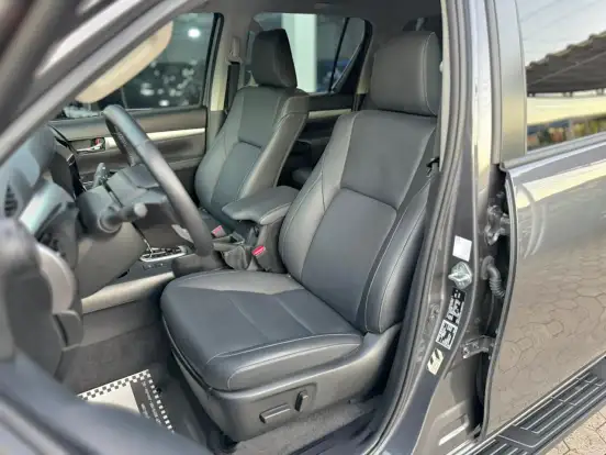 TOYOTA-HILUX-2.8 D-4D TURBO DIESEL CD SRV 4X4 AUTOMÁTICO TOYOTA-HILUX-2025