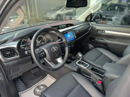 TOYOTA-HILUX-2025