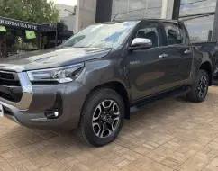 TOYOTA HILUX 2.8 D-4D TURBO DIESEL CD SRX 4X4 AUTOMÁTICO TOYOTA HILUX 2.8 D-4D TURBO DIESEL CD SRX 4X4 AUTOMÁTICO