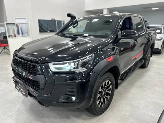 TOYOTA HILUX 2.8 D-4D TURBO DIESEL CD GR-S 4X4 AUTOMÁTICO