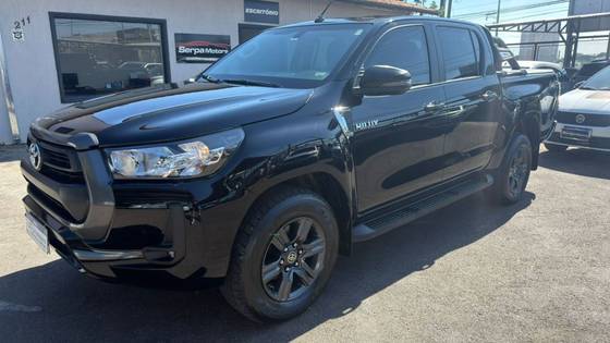 TOYOTA HILUX 2.8 D-4D TURBO DIESEL CD SR 4X4 AUTOMÁTICO