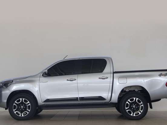 TOYOTA-HILUX-2.8 D-4D TURBO DIESEL CD SRV 4X4 AUTOMÁTICO TOYOTA-HILUX-2025