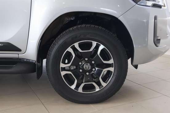 TOYOTA-HILUX-2025