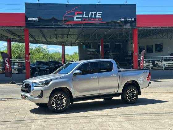 TOYOTA HILUX 2.8 D-4D TURBO DIESEL CD SRV 4X4 AUTOMÁTICO