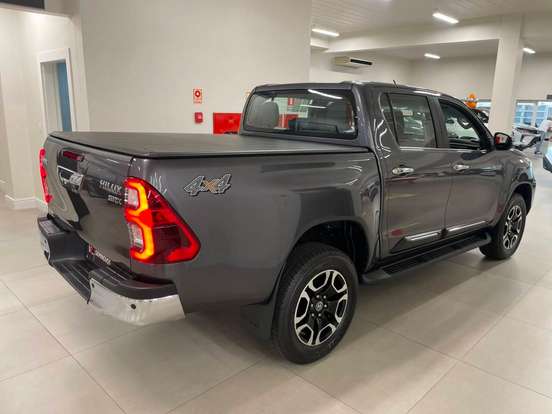 TOYOTA-HILUX-2025