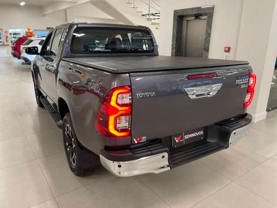 TOYOTA-HILUX-2025