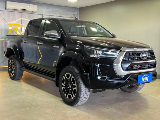 TOYOTA HILUX 2.8 D-4D TURBO DIESEL CD SRX 4X4 AUTOMÁTICO