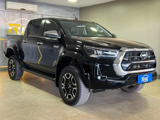 TOYOTA-HILUX-2.8 D-4D TURBO DIESEL CD SRX 4X4 AUTOMÁTICO TOYOTA-HILUX-2024