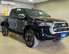 TOYOTA HILUX 2.8 D-4D TURBO DIESEL CD SRX 4X4 AUTOMÁTICO TOYOTA HILUX 2.8 D-4D TURBO DIESEL CD SRX 4X4 AUTOMÁTICO