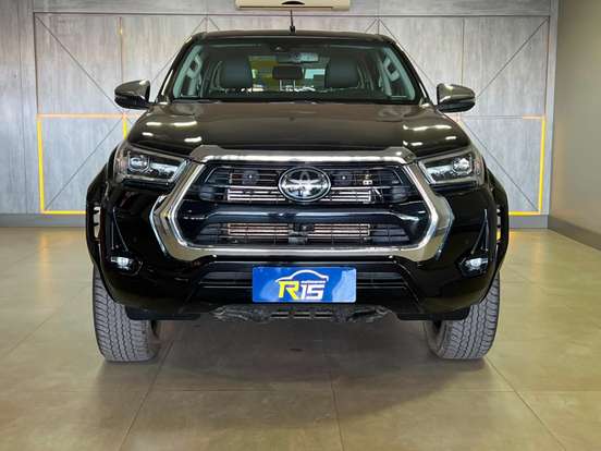 TOYOTA-HILUX-2.8 D-4D TURBO DIESEL CD SRX 4X4 AUTOMÁTICO TOYOTA-HILUX-2024