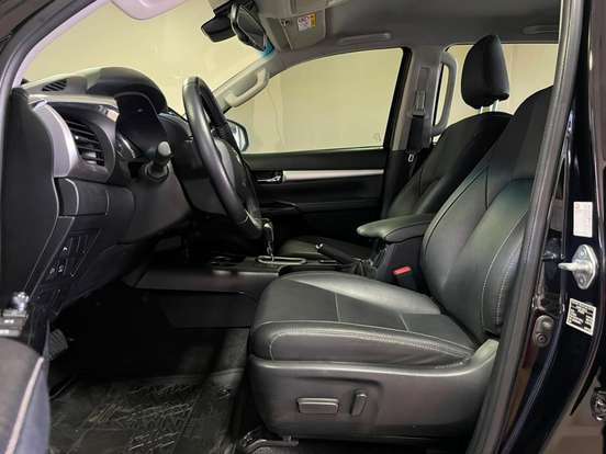 TOYOTA-HILUX-2.8 D-4D TURBO DIESEL CD SRX 4X4 AUTOMÁTICO TOYOTA-HILUX-2024