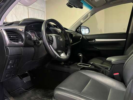 TOYOTA-HILUX-2.8 D-4D TURBO DIESEL CD SRX 4X4 AUTOMÁTICO TOYOTA-HILUX-2024