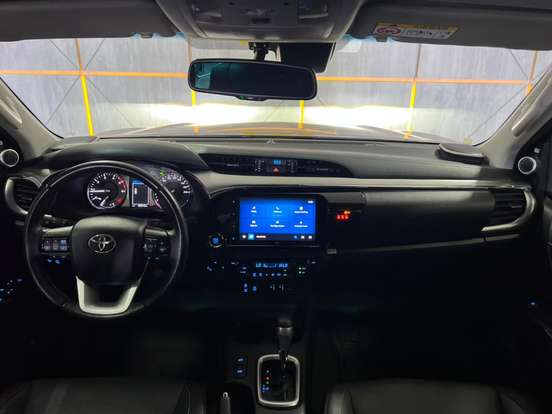 TOYOTA-HILUX-2.8 D-4D TURBO DIESEL CD SRX 4X4 AUTOMÁTICO TOYOTA-HILUX-2024
