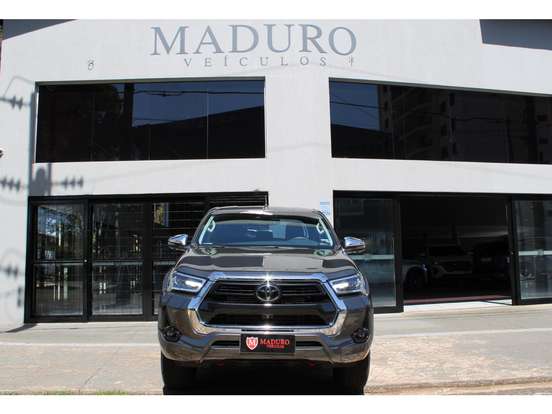 TOYOTA-HILUX-2023