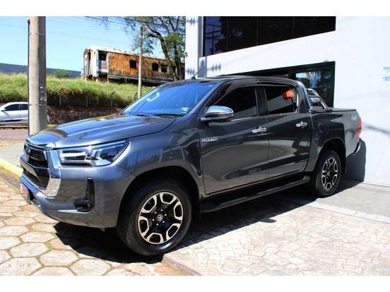 TOYOTA-HILUX-2023