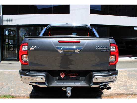 TOYOTA-HILUX-2.8 D-4D TURBO DIESEL CD SRX 4X4 AUTOMÁTICO TOYOTA-HILUX-2023