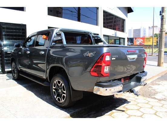 TOYOTA-HILUX-2023