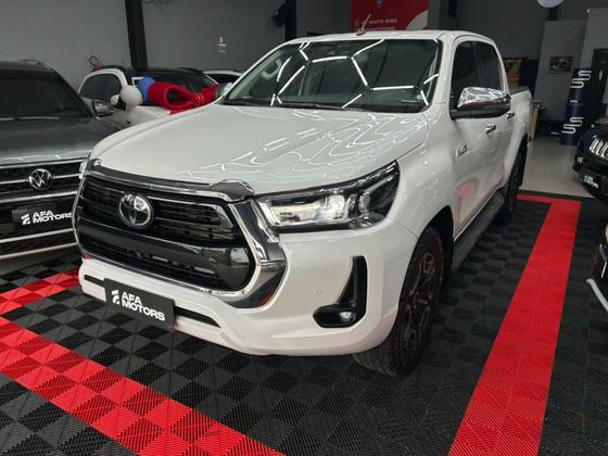 TOYOTA HILUX 2.8 D-4D TURBO DIESEL CD SRX 4X4 AUTOMÁTICO