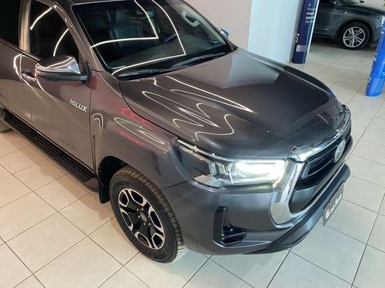 TOYOTA-HILUX-2021