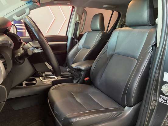 TOYOTA-HILUX-2021