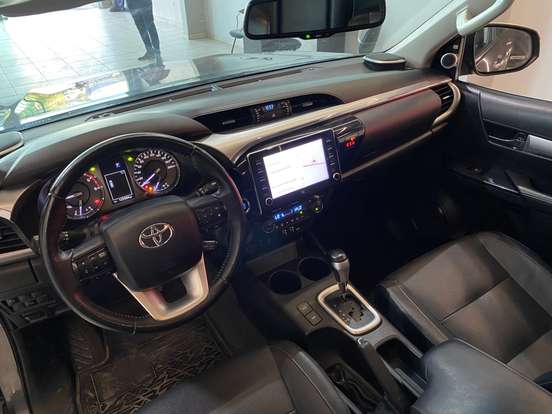 TOYOTA-HILUX-2021