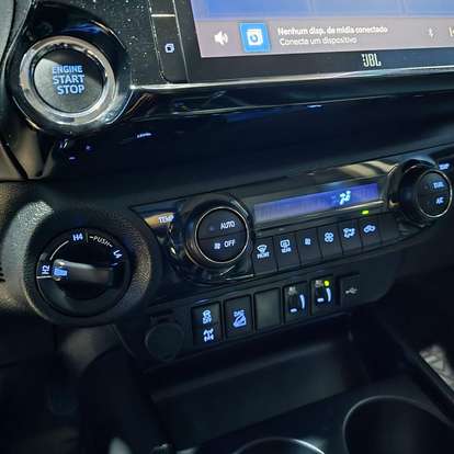 TOYOTA-HILUX-2024