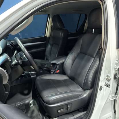 TOYOTA-HILUX-2.8 D-4D TURBO DIESEL CD SRX 4X4 AUTOMÁTICO TOYOTA-HILUX-2024