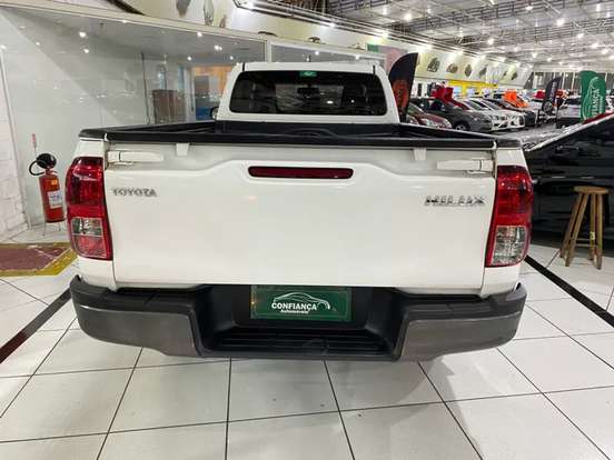 TOYOTA-HILUX-2024