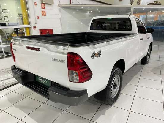 TOYOTA-HILUX-2.8 D-4D TURBO DIESEL CS 4X4 MANUAL TOYOTA-HILUX-2024